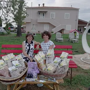  Alloggio per agriturismo Susanna E Atria Italia